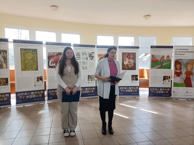 „A művészet, az elmondhatatlan tolmácsa” című kiállítás megtekinthető a debreceni Huszár Gál Iskolában