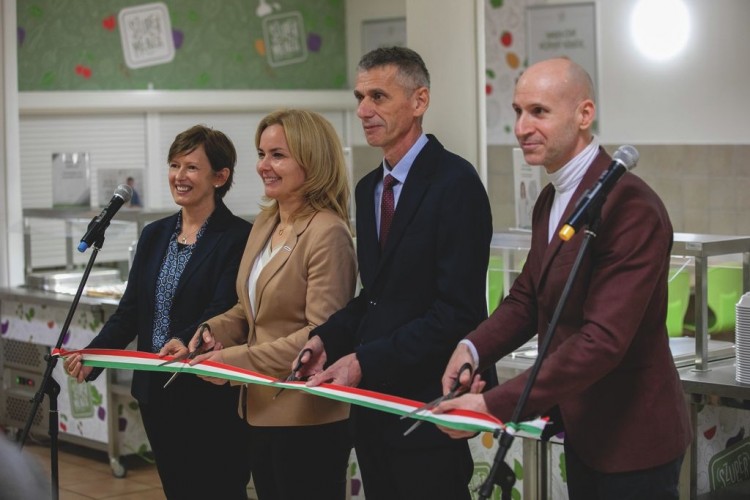 Dr. Széles Diána Alpolgármester avatta fel a Szupermenzát