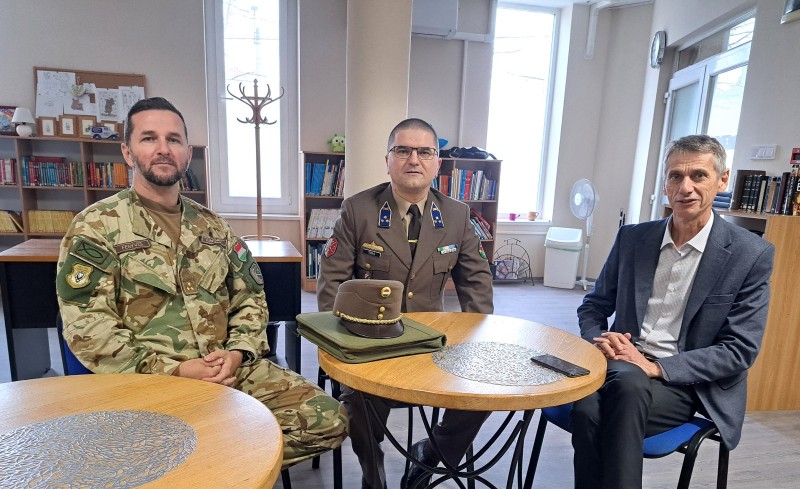 Jó kezekben a honvédelmi oktatás!